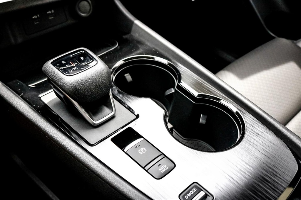 2025 Nissan Rogue SV photo 17
