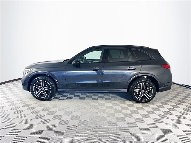2025 Mercedes Benz GLC 300 photo 4
