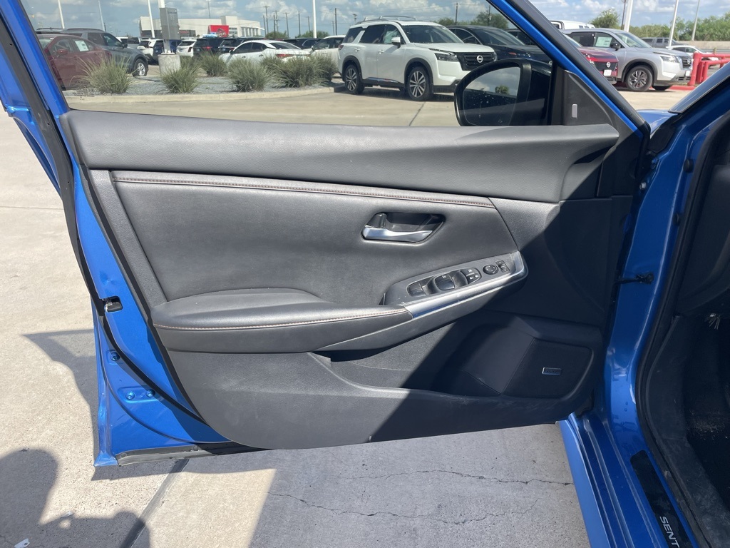 2022 Nissan Sentra SR photo 11