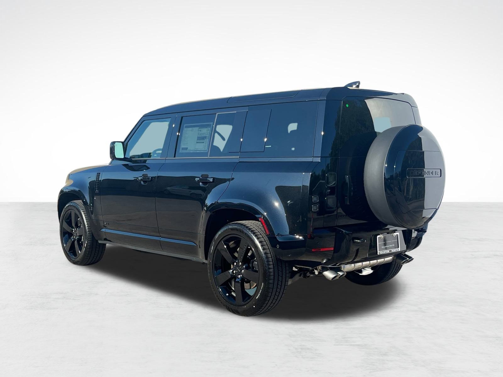 2026 Land Rover Defender 110 V8 photo 2