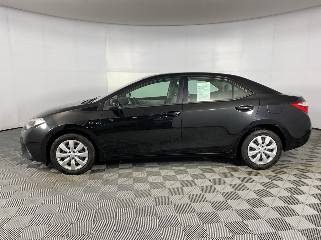 2015 Toyota Corolla LE photo 4