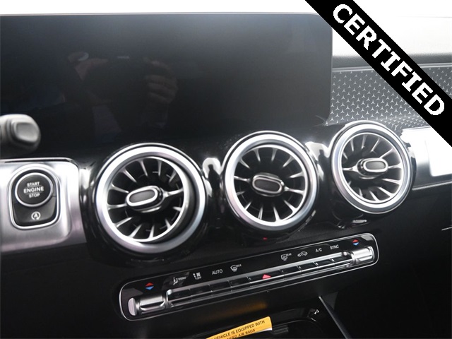 2024 Mercedes Benz GLB 250 4MATIC photo 3