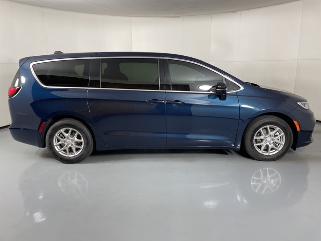2025 Chrysler Pacifica photo 9