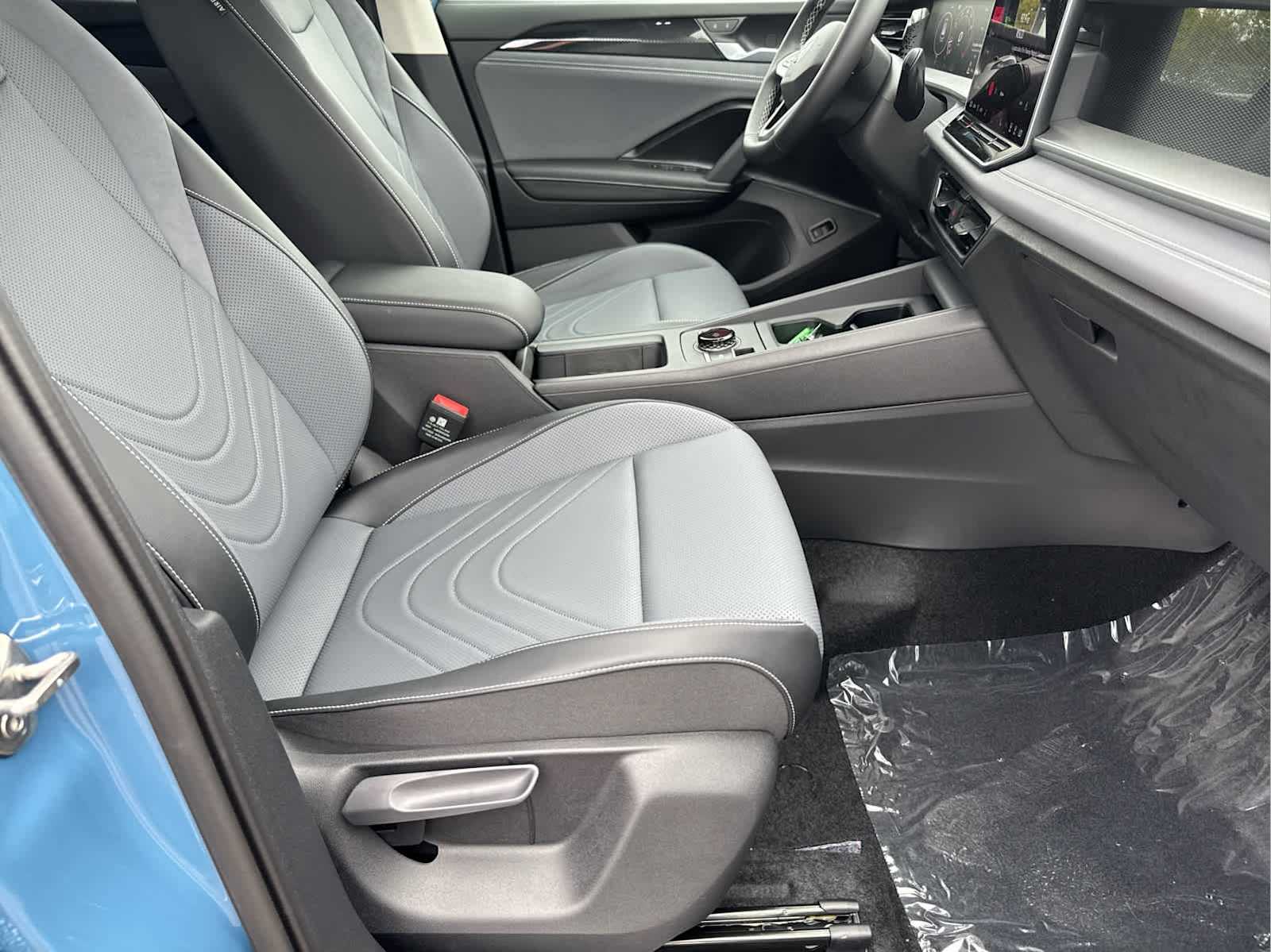 2025 Volkswagen Tiguan SE photo 19