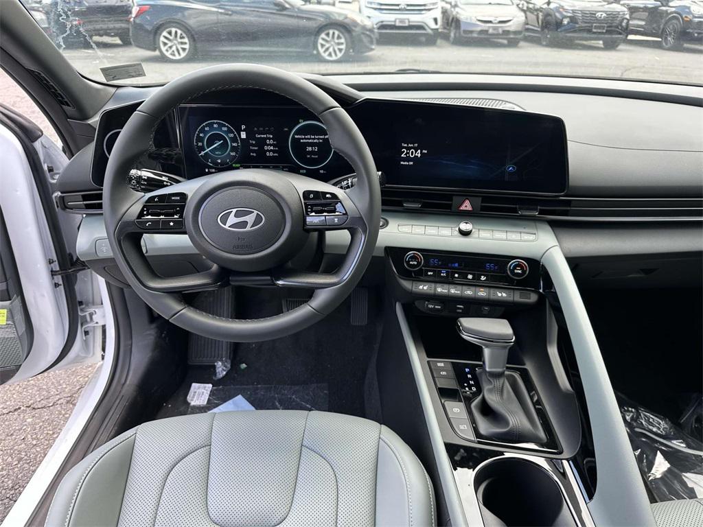 2025 Hyundai Elantra Hybrid Limited photo 2