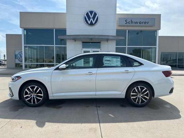 2025 Volkswagen Jetta SE's photo