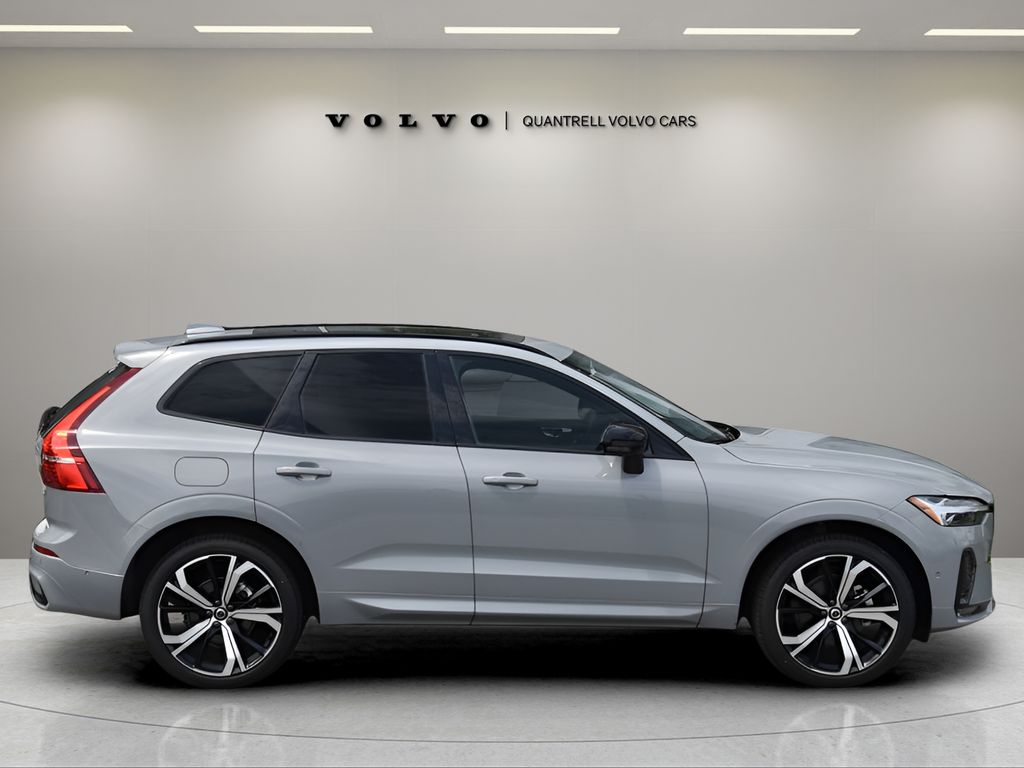 2025 Volvo XC60 B5 photo 2