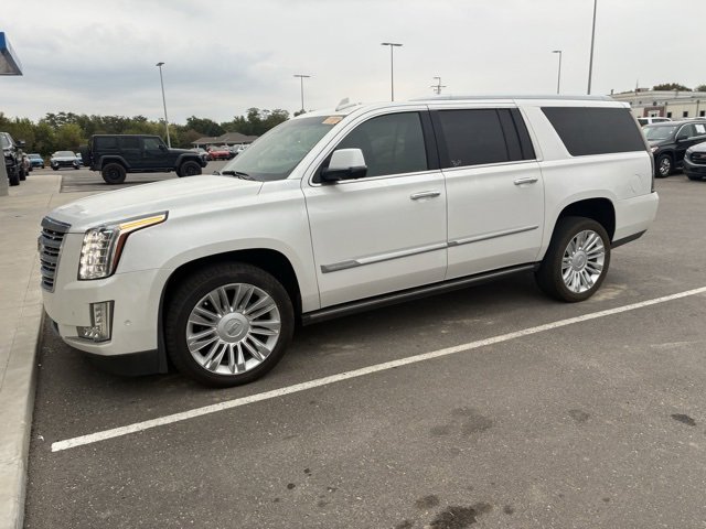 Used 2019 Cadillac Escalade ESV Platinum with VIN 1GYS4KKJ0KR212257 for sale in Kansas City