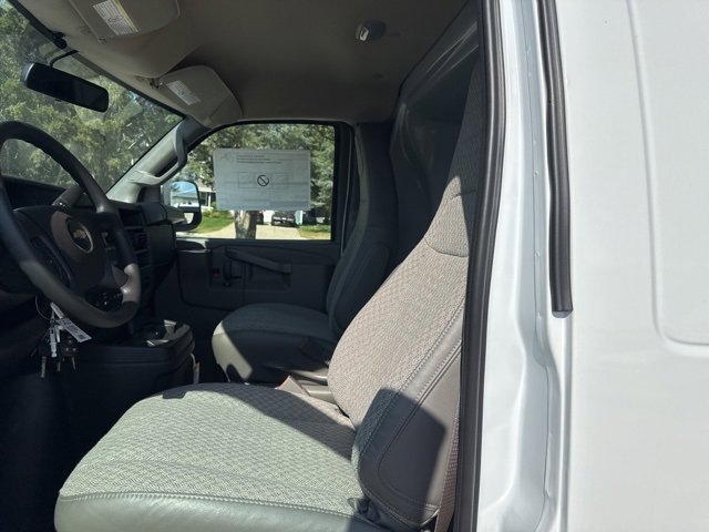 2025 Chevrolet Express Cargo 3500 photo 12