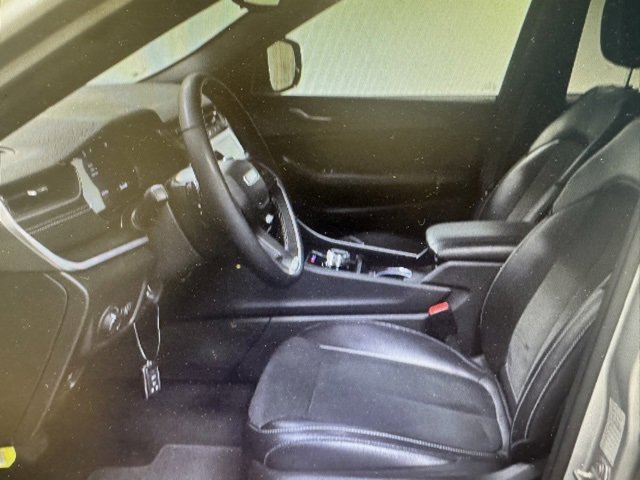 2024 Jeep Grand Cherokee Altitude photo 2