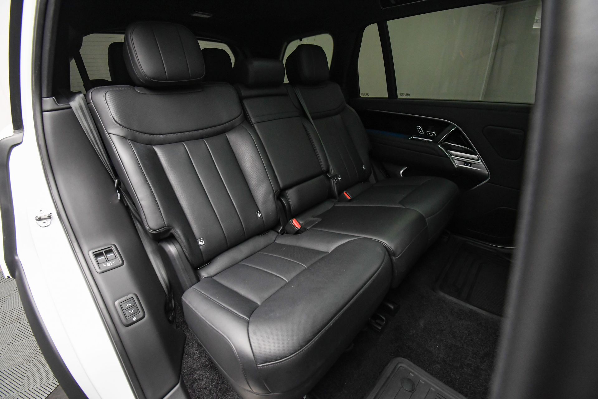 2025 Land Rover Range Rover SE photo 45