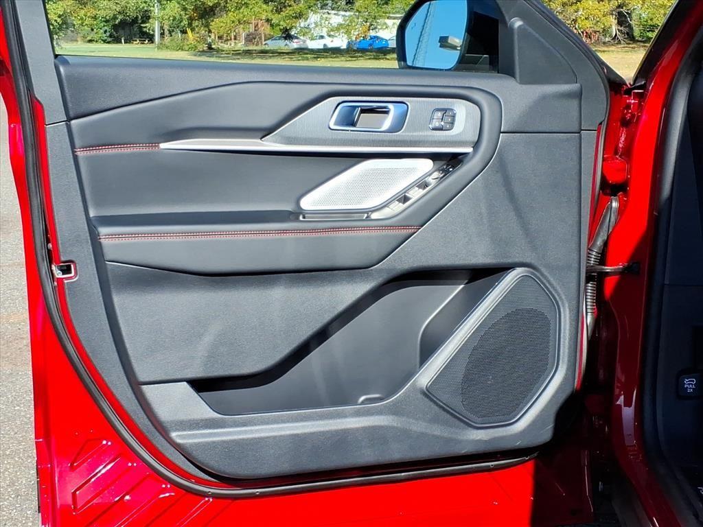 2025 Ford Explorer ST photo 4