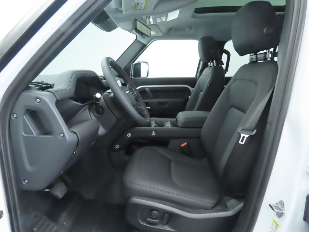 2025 Land Rover Defender 110 S photo 17