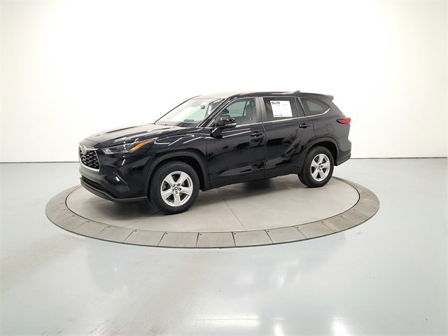 2023 Toyota Highlander L photo 2