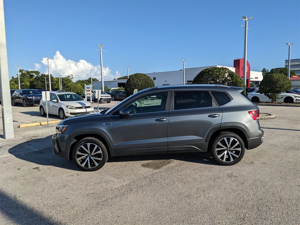 2024 Volkswagen Taos SE photo 4