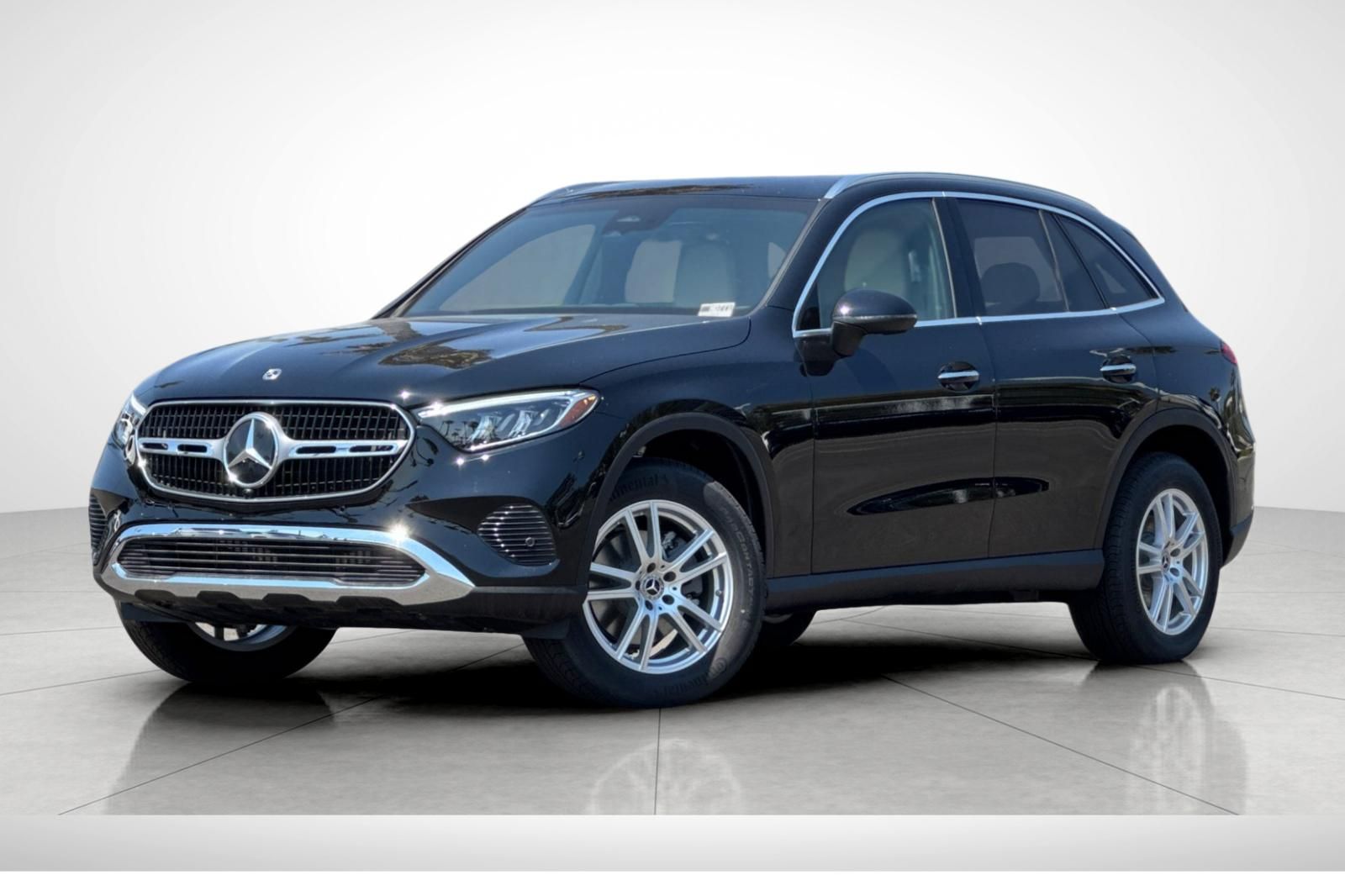 2025 Mercedes Benz GLC 300 photo 2