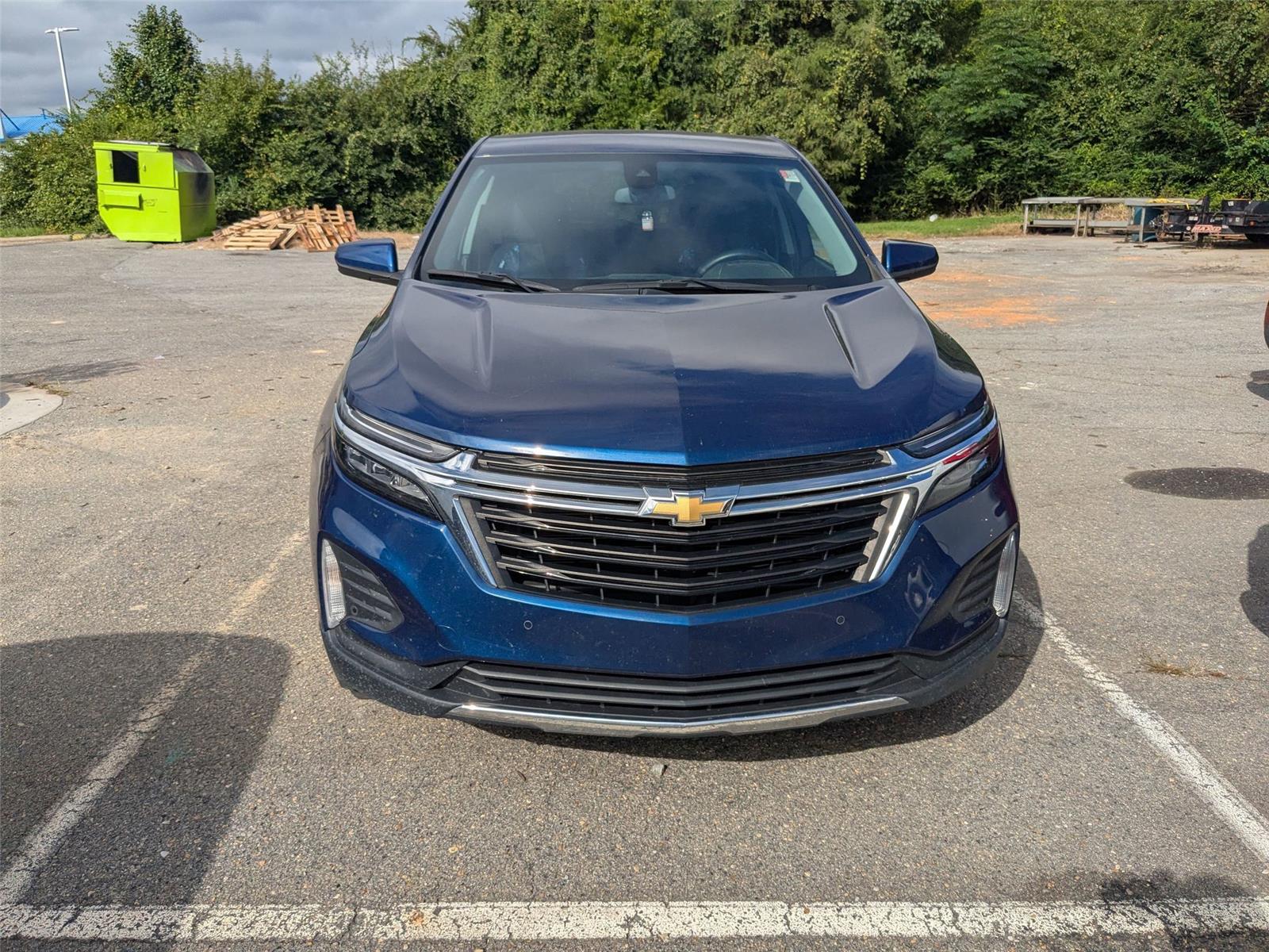 2022 Chevrolet Equinox LT photo 2