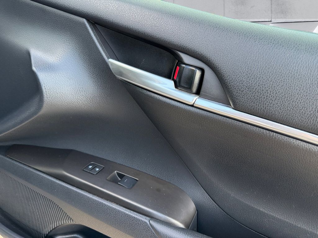 2024 Toyota Camry SE photo 13