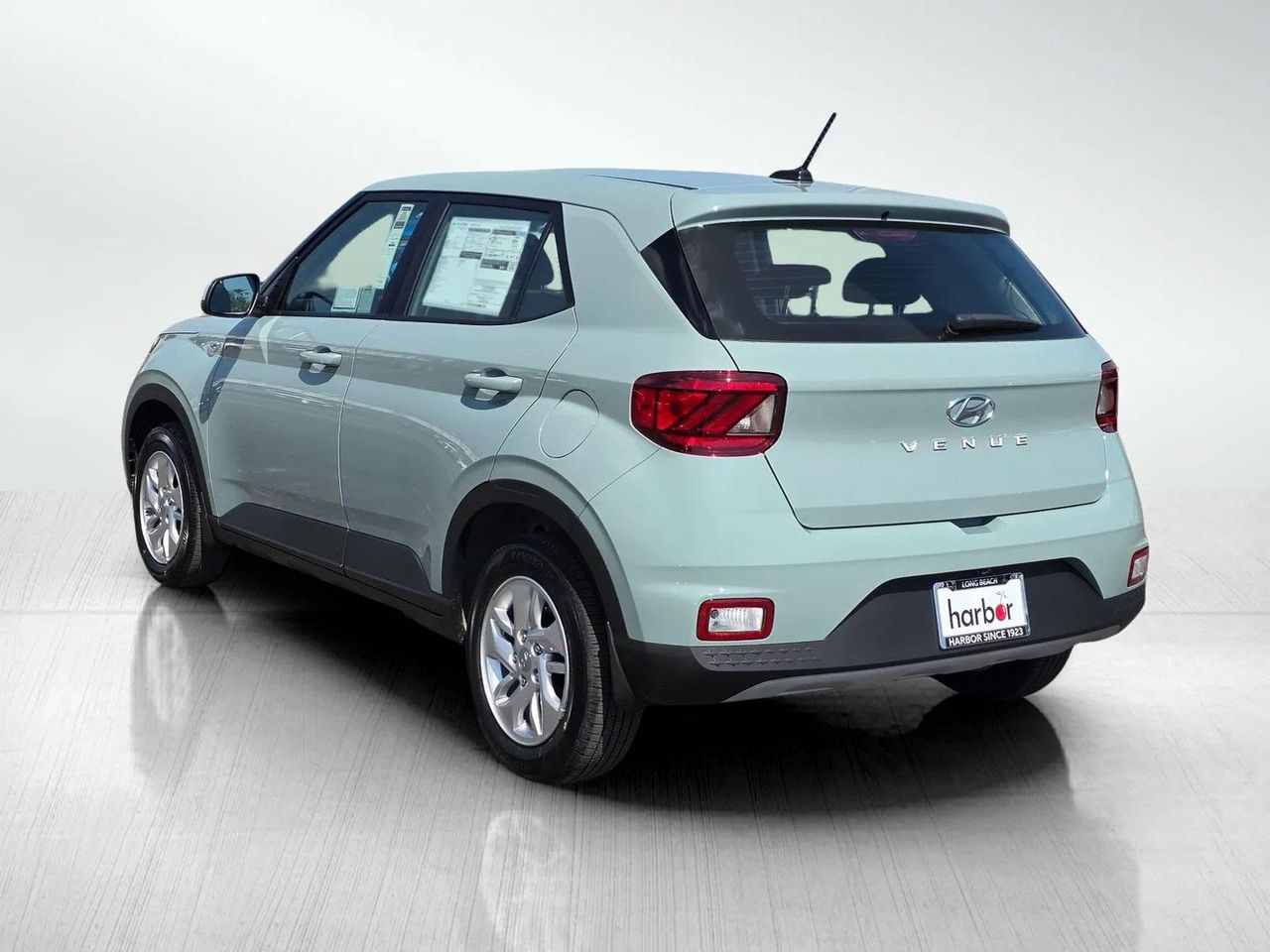 2026 Hyundai Venue SE photo 5