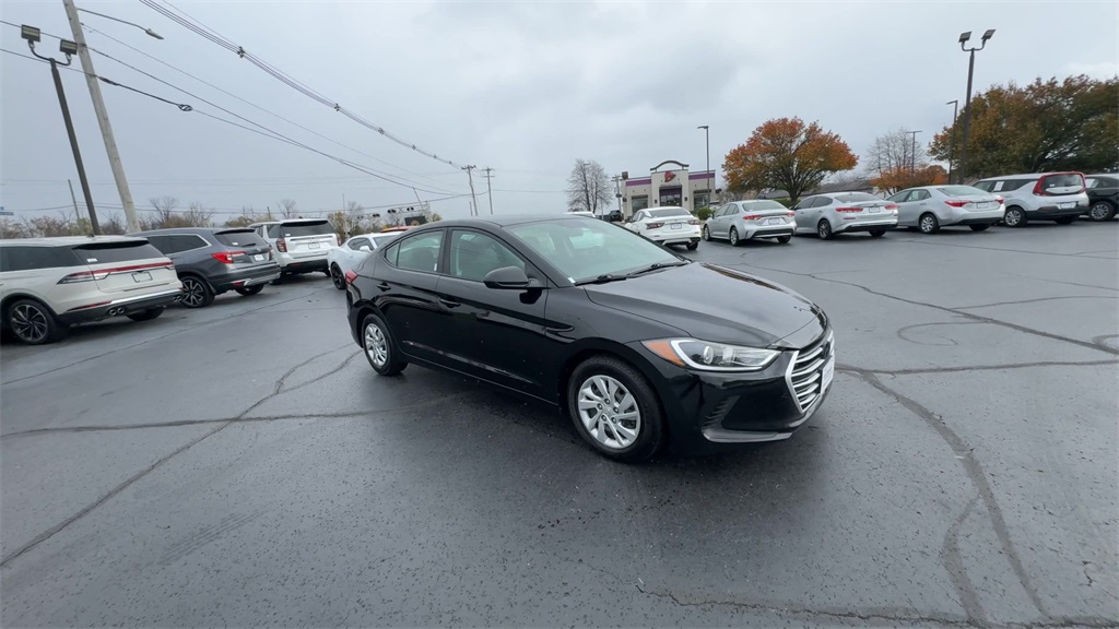 2017 Hyundai Elantra SE photo 2