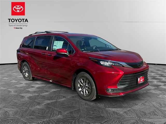 2026 Toyota Sienna XLE's photo