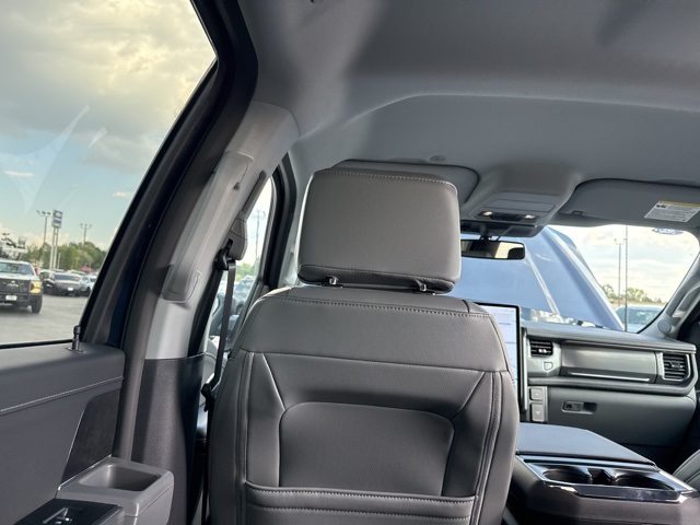 2025 Ford F-150 Lightning photo 28