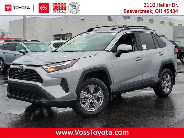 2025 Toyota RAV4 XLE's photo