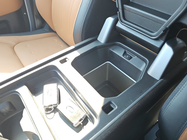 2024 Land Rover Defender 110 photo 33