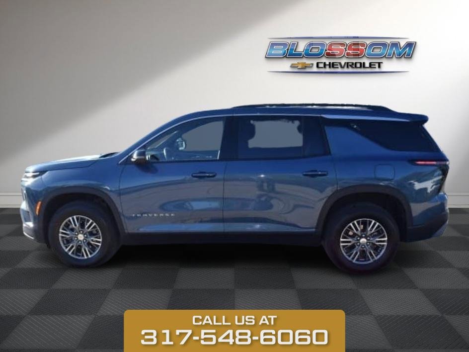 2025 Chevrolet Traverse photo 2