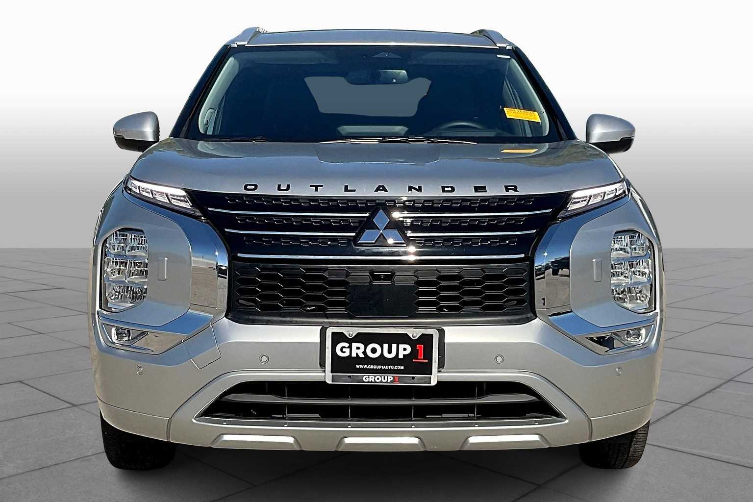 2023 Mitsubishi Outlander SEL photo 3