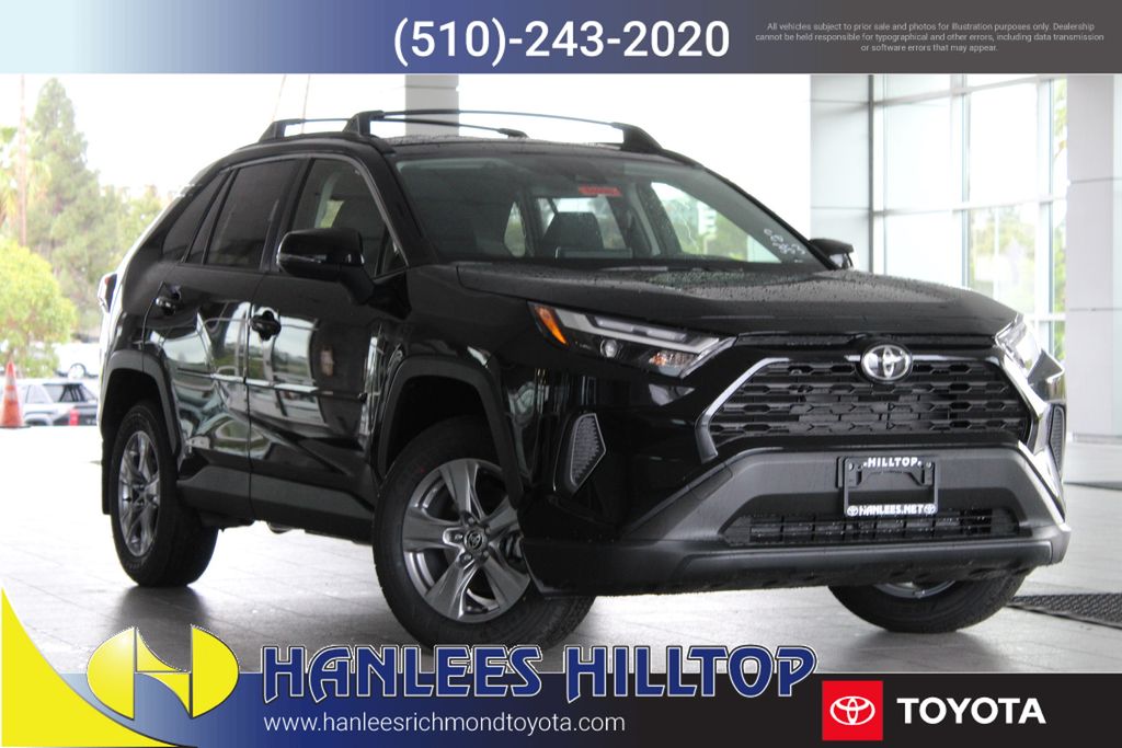 2025 Toyota RAV4 LE's photo