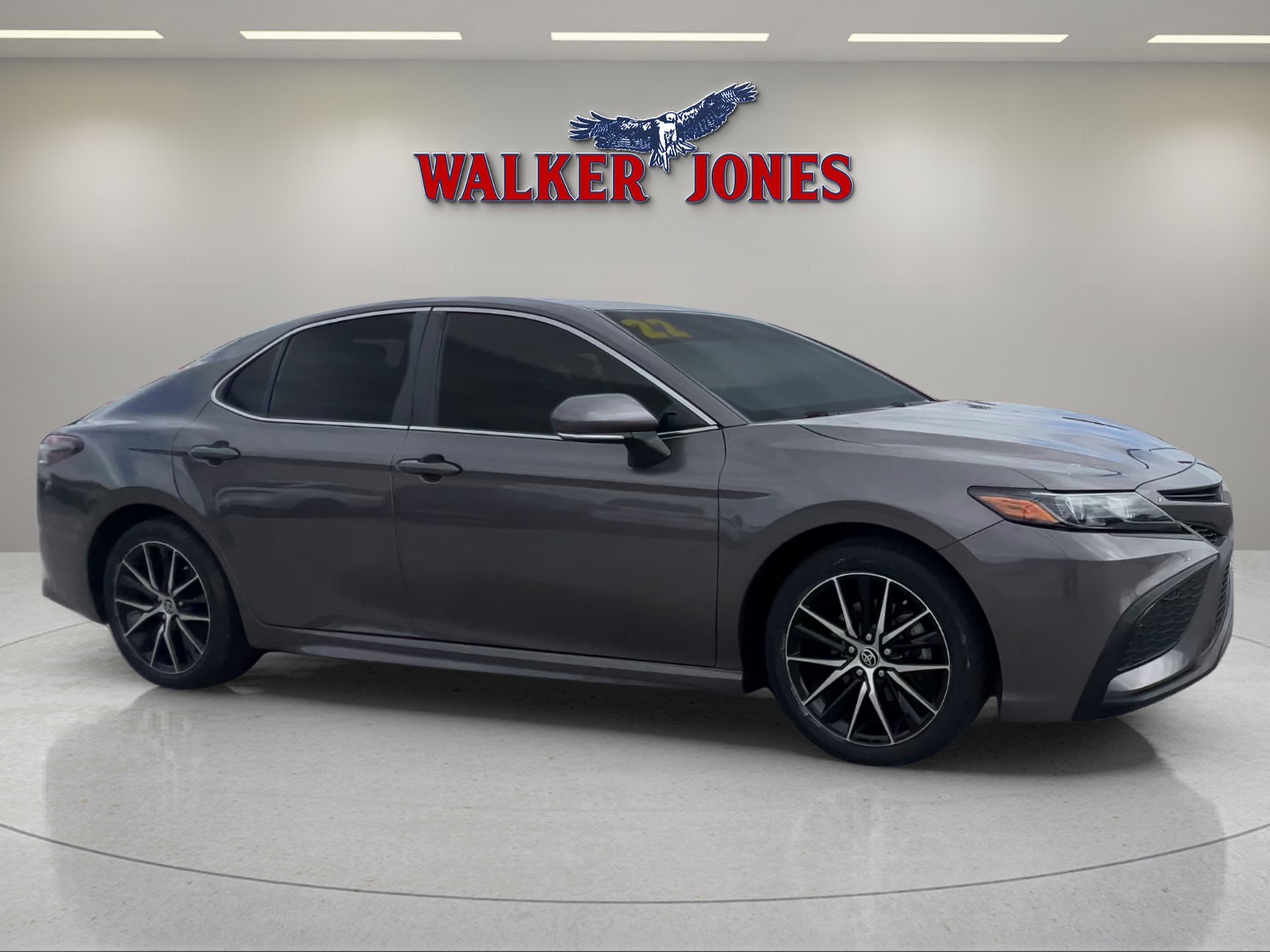 2022 Toyota Camry SE photo 2