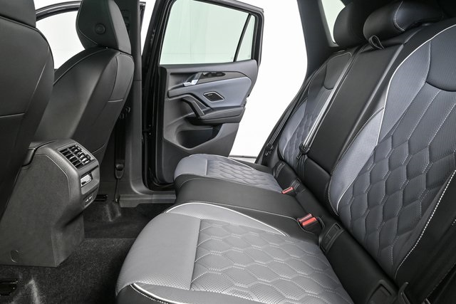 2025 Volkswagen Tiguan SEL R-Line Black photo 17