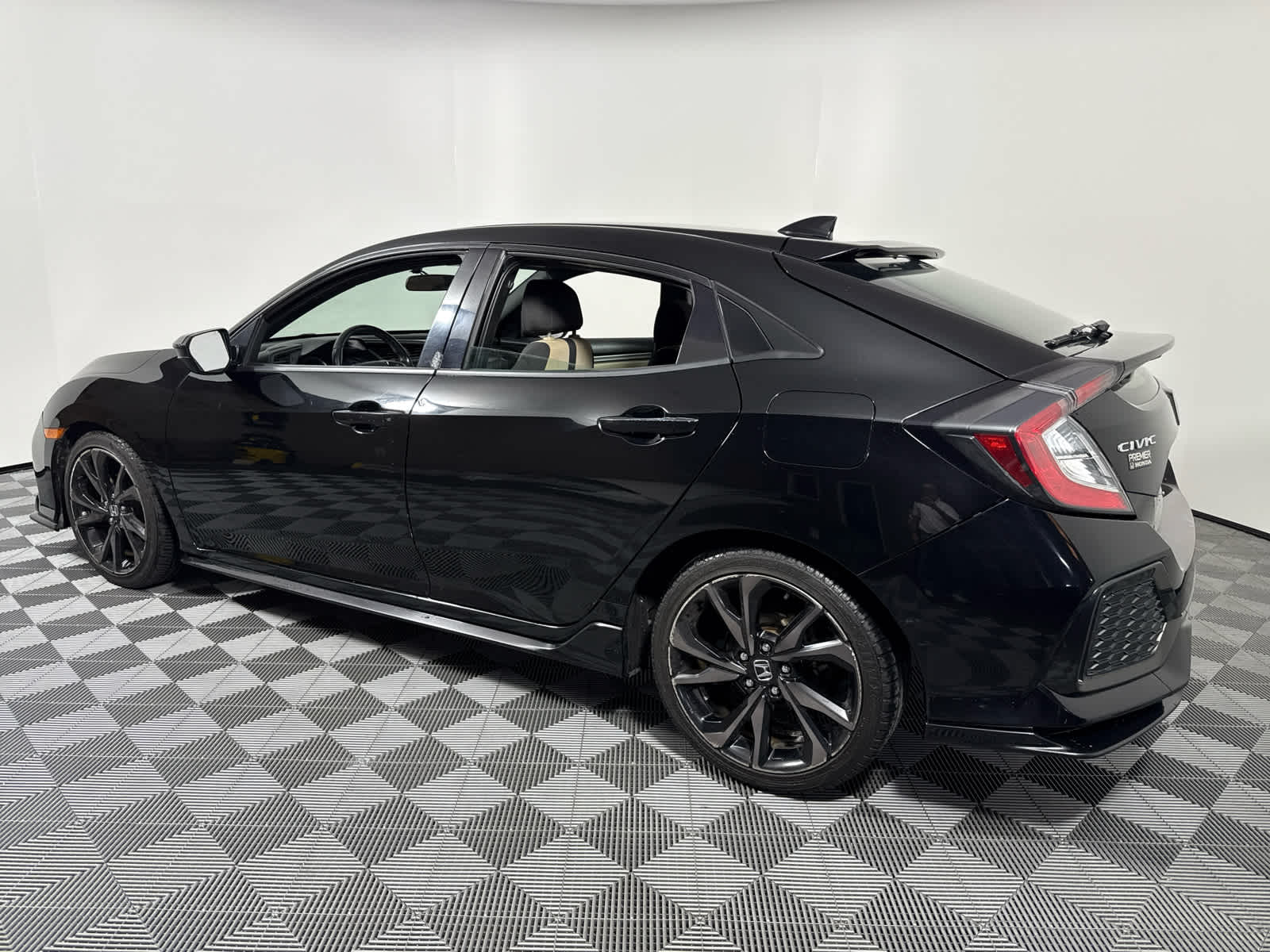 2018 Honda Civic Hatchback Sport photo 4