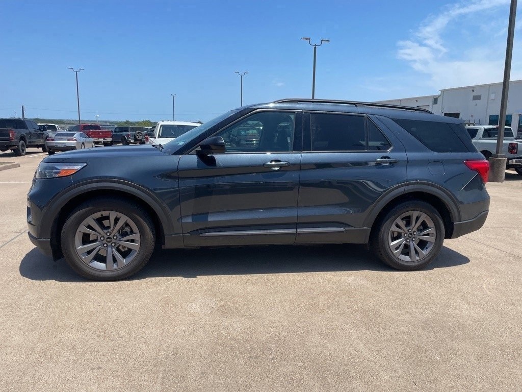 2022 Ford Explorer XLT photo 3
