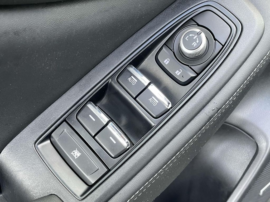 2024 Subaru Forester Touring photo 3