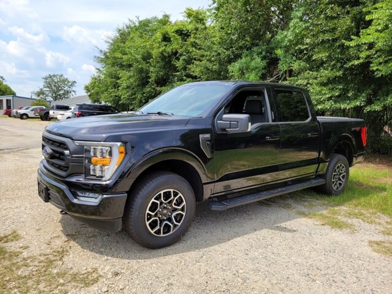 2023 Ford F-150 XLT photo 3