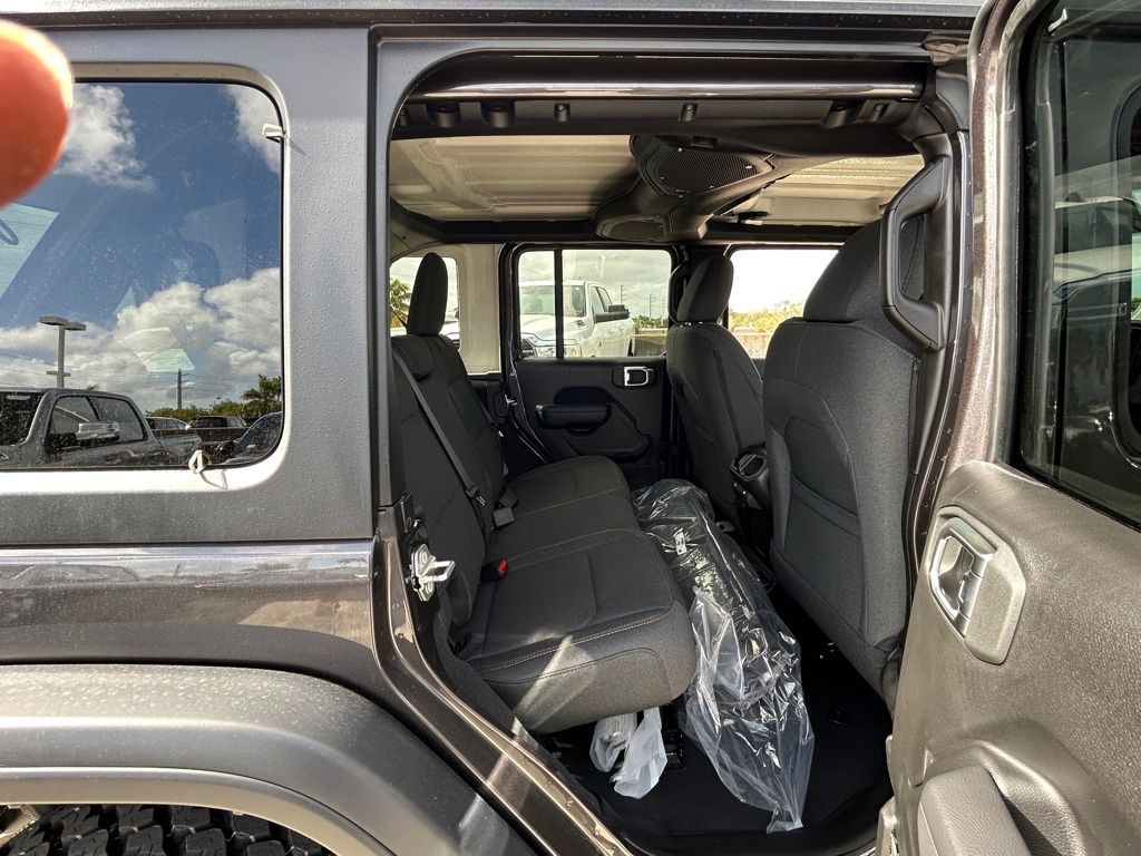 2025 Jeep Wrangler Willys photo 20