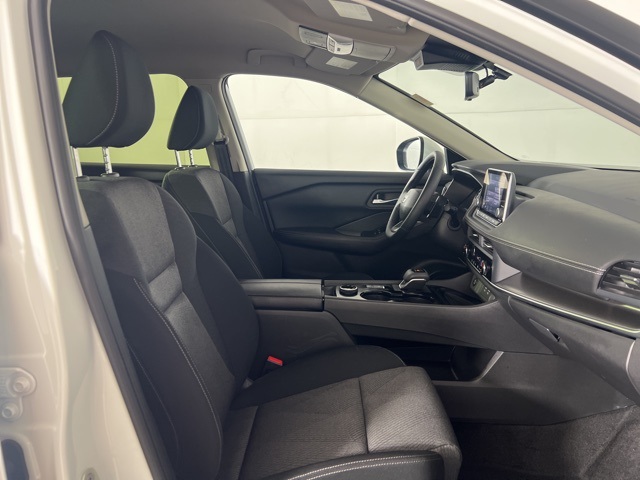 2025 Nissan Rogue SV photo 34