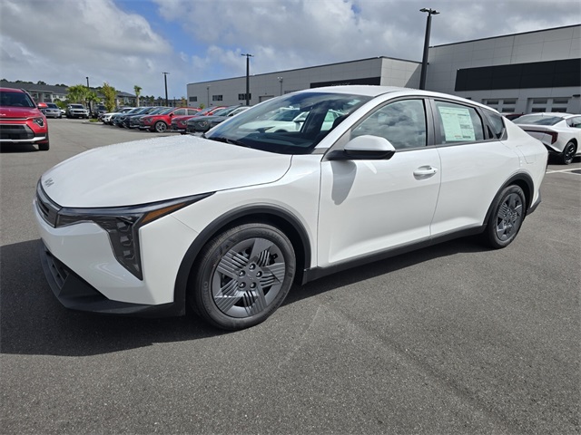 2025 Kia K4 LX photo 3