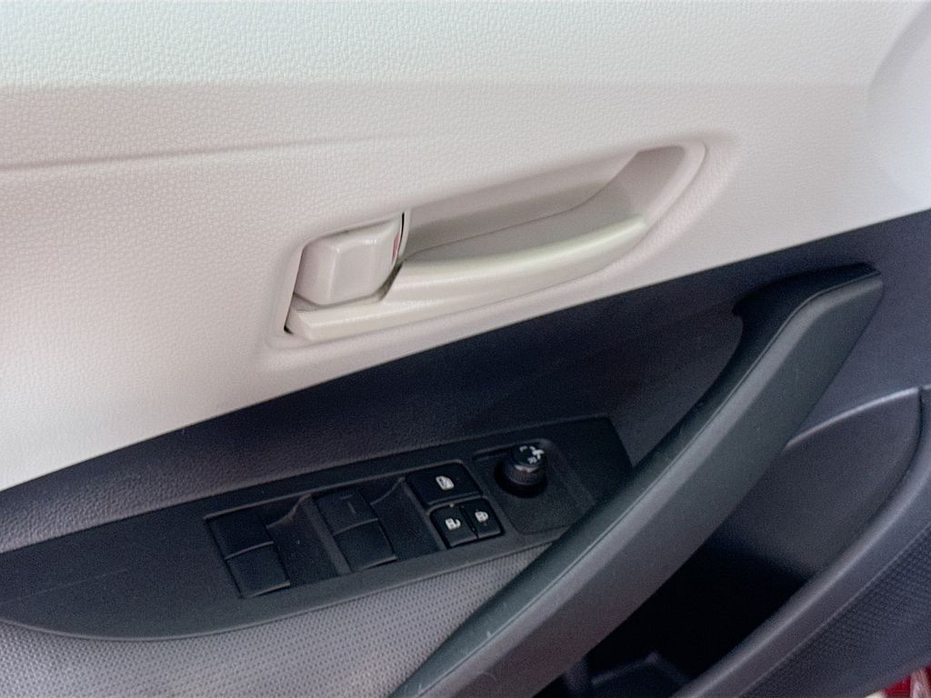 2022 Toyota Corolla LE photo 16