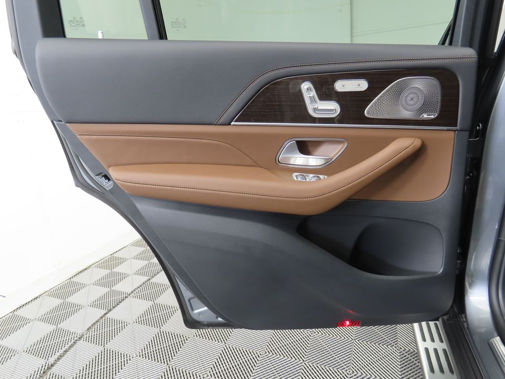 2026 Mercedes Benz GLS 580 4MATIC photo 27