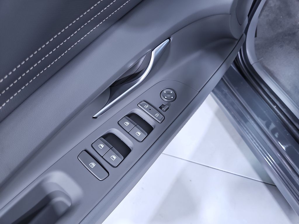 2025 Hyundai Elantra SEL Sport photo 11