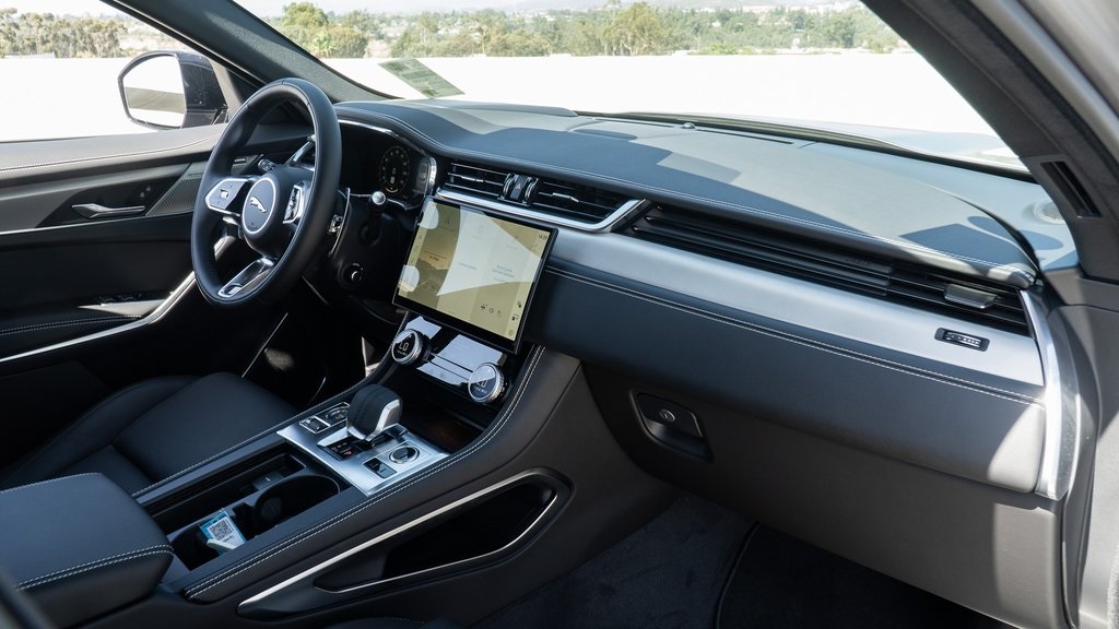 2025 Jaguar F-PACE P250 R-Dynamic S photo 15