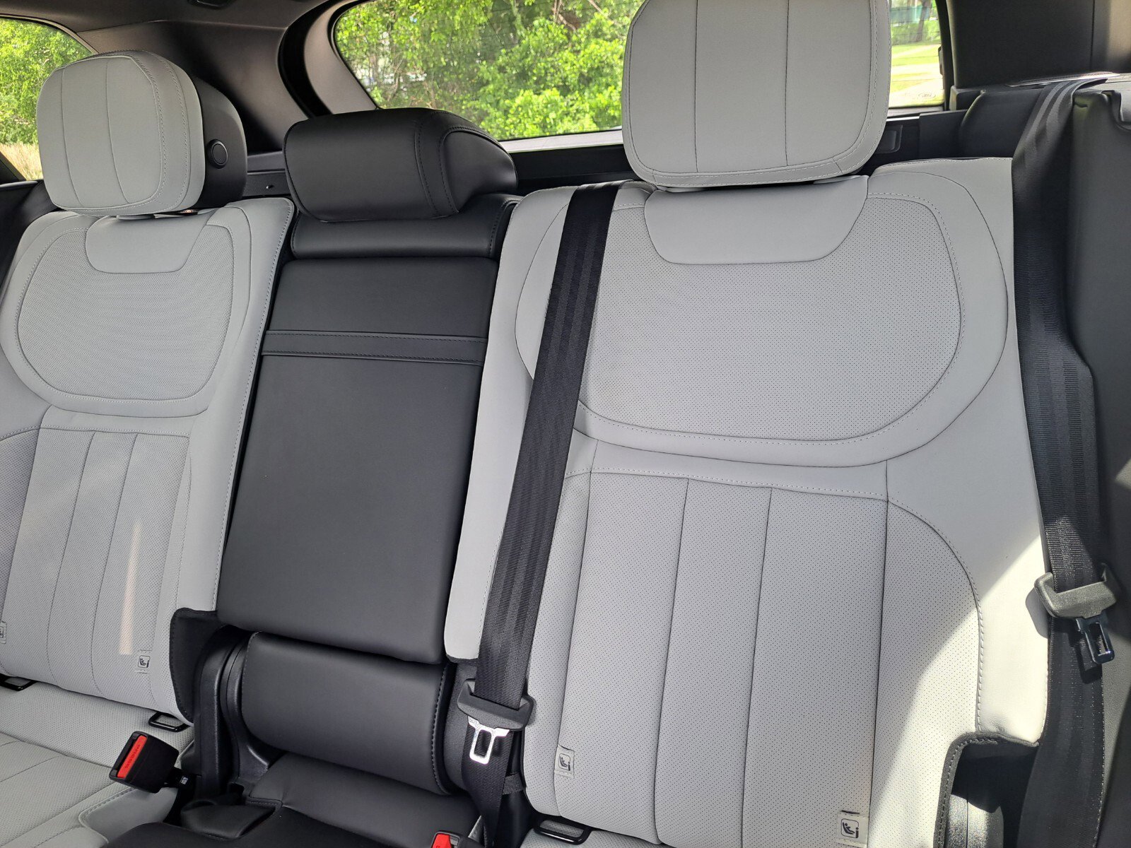 2025 Land Rover Range Rover Sport SE photo 16