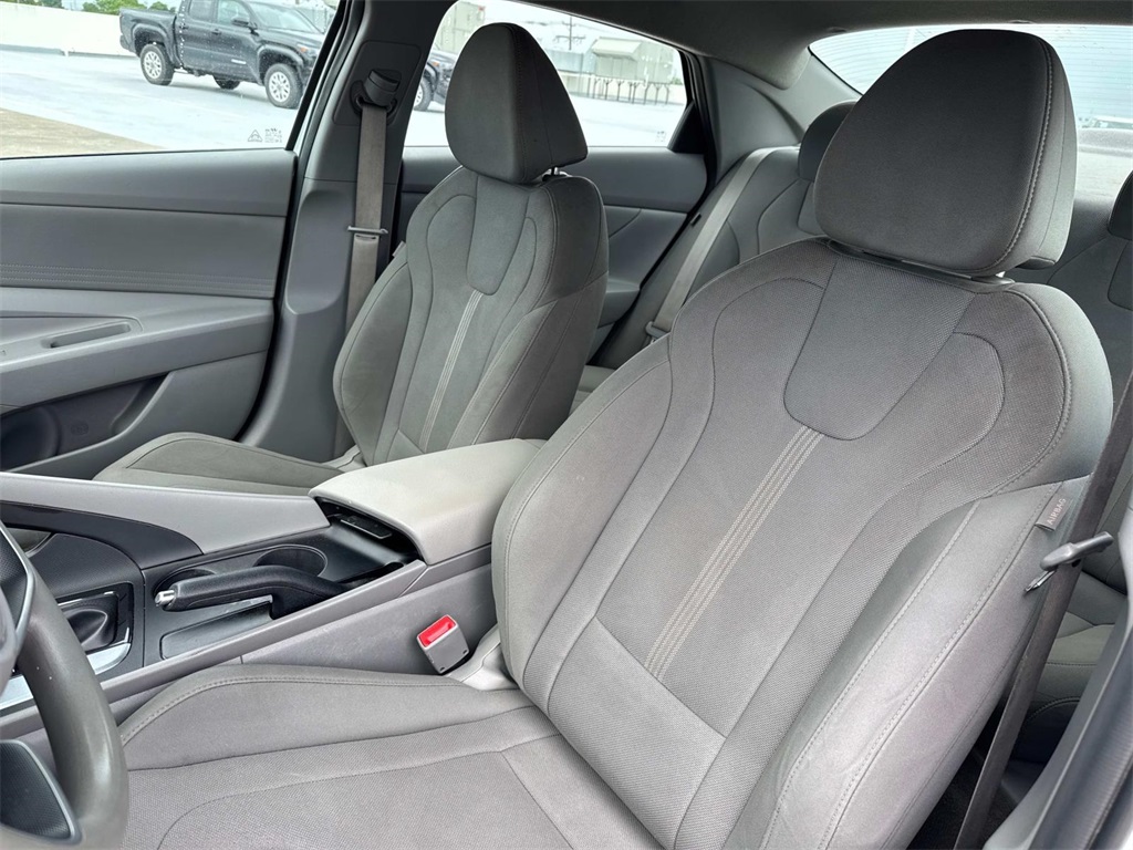 2024 Hyundai Elantra SE photo 13