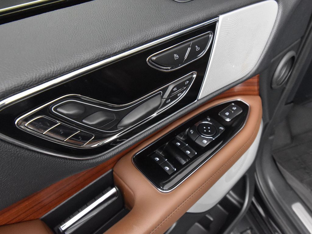 2024 Lincoln Navigator Reserve Luxury Monochromatic photo 15