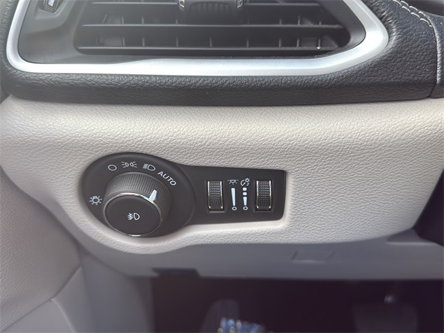 2024 Chrysler Pacifica Hybrid photo 28