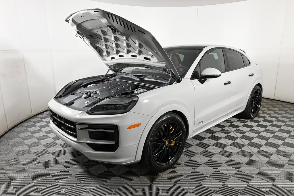 2026 Porsche Cayenne GTS Coupe photo 32