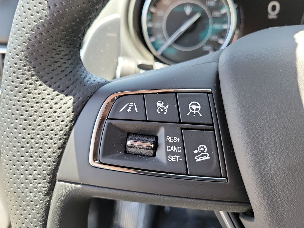 2024 Maserati Levante GT photo 6